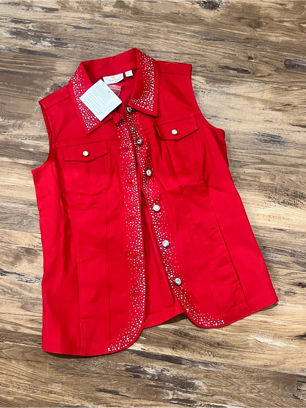 Quacker Factory Red Sleeveless Studded Button-Front Top